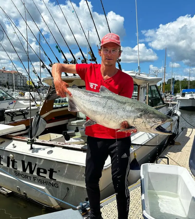 Photo of large chinook salmon caught with a flasher rig